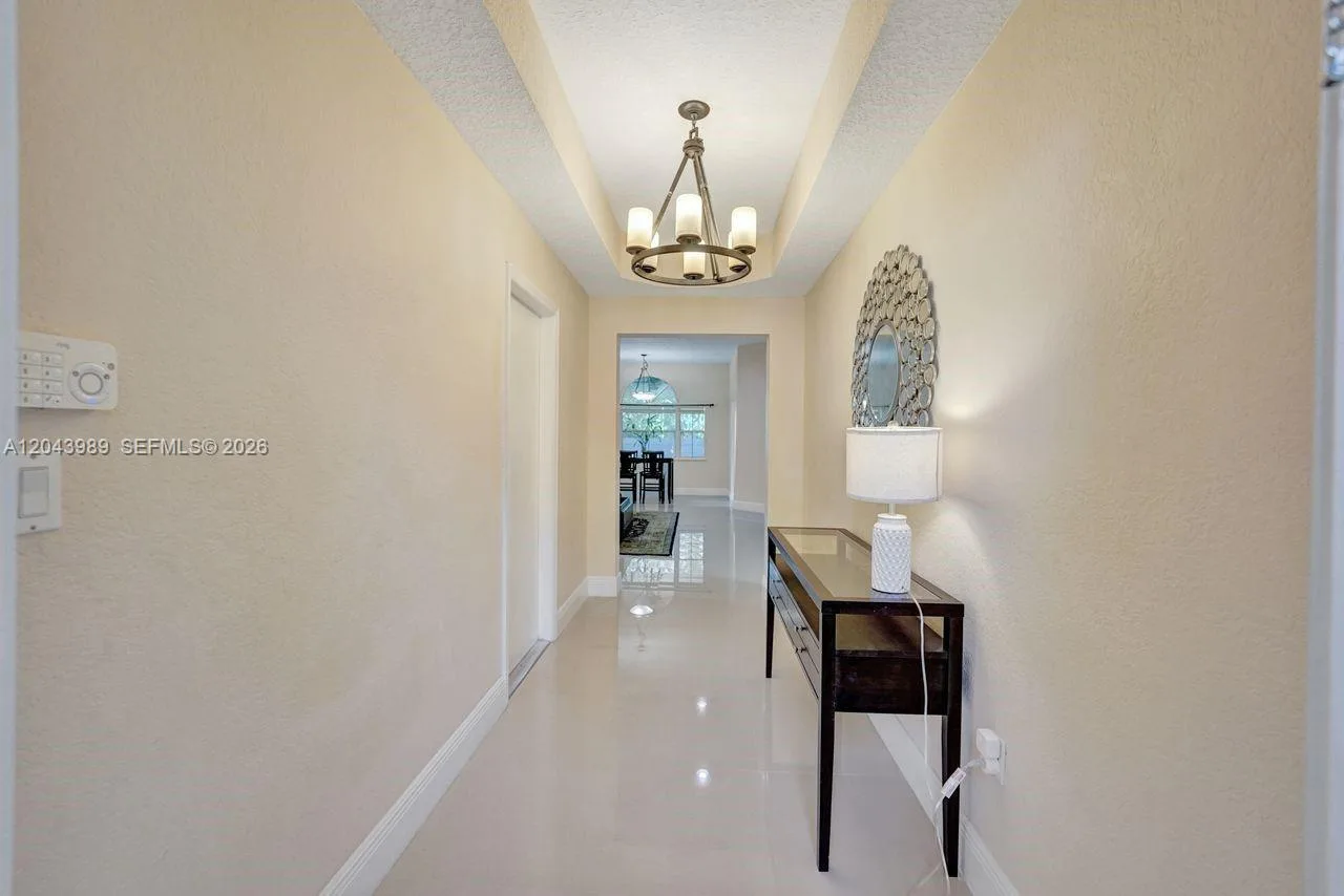 14003 N Cypress Cove Cir, Davie, FL 33325 photo 4