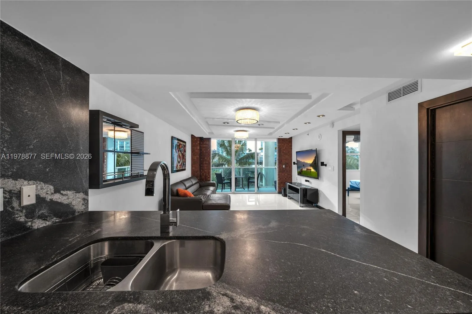 31 SE 5th St # 407, Miami, FL 33131
