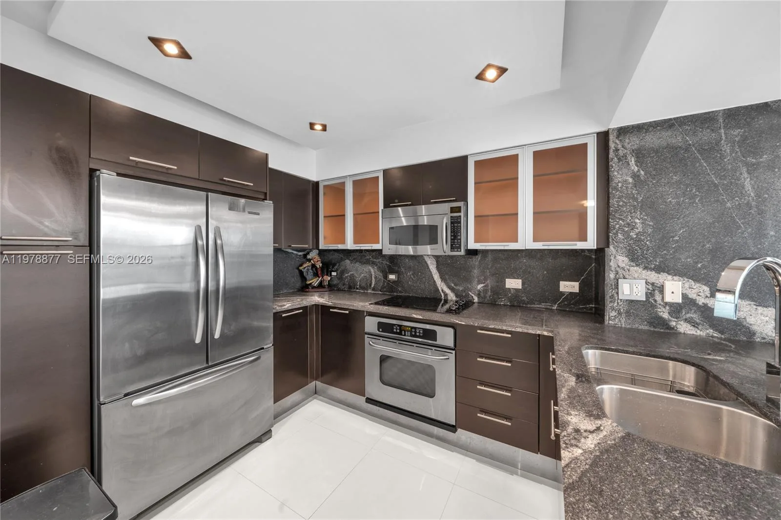 31 SE 5th St # 407, Miami, FL 33131 photo 2