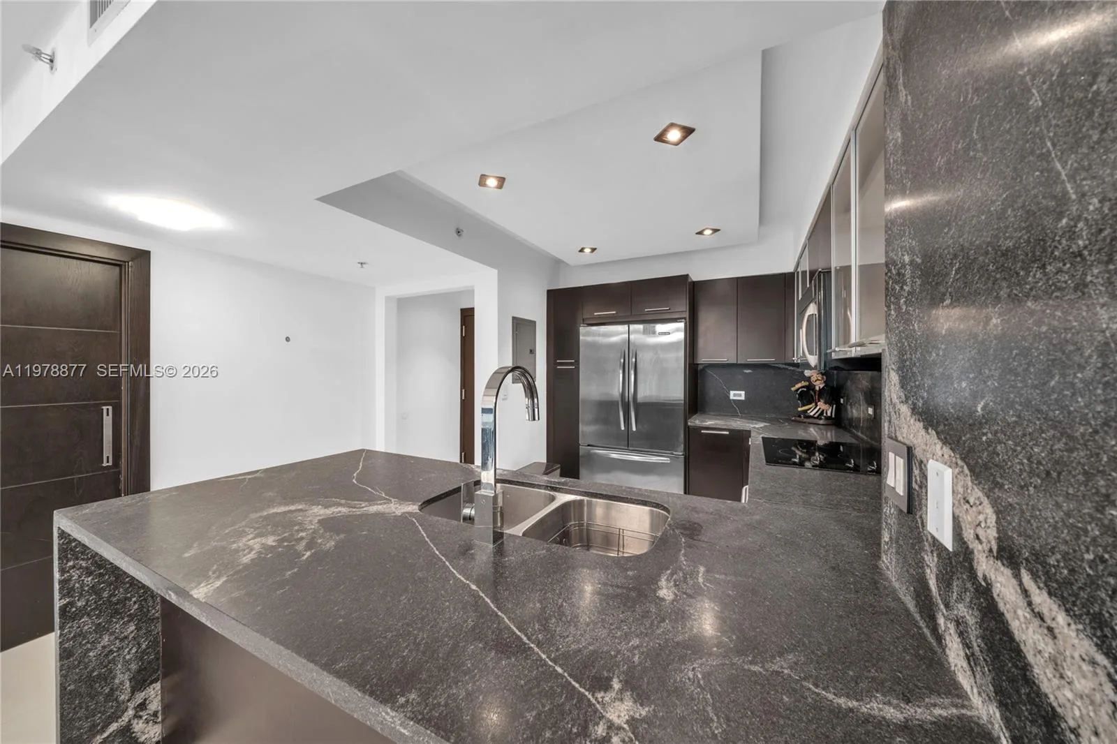 31 SE 5th St # 407, Miami, FL 33131 photo 3