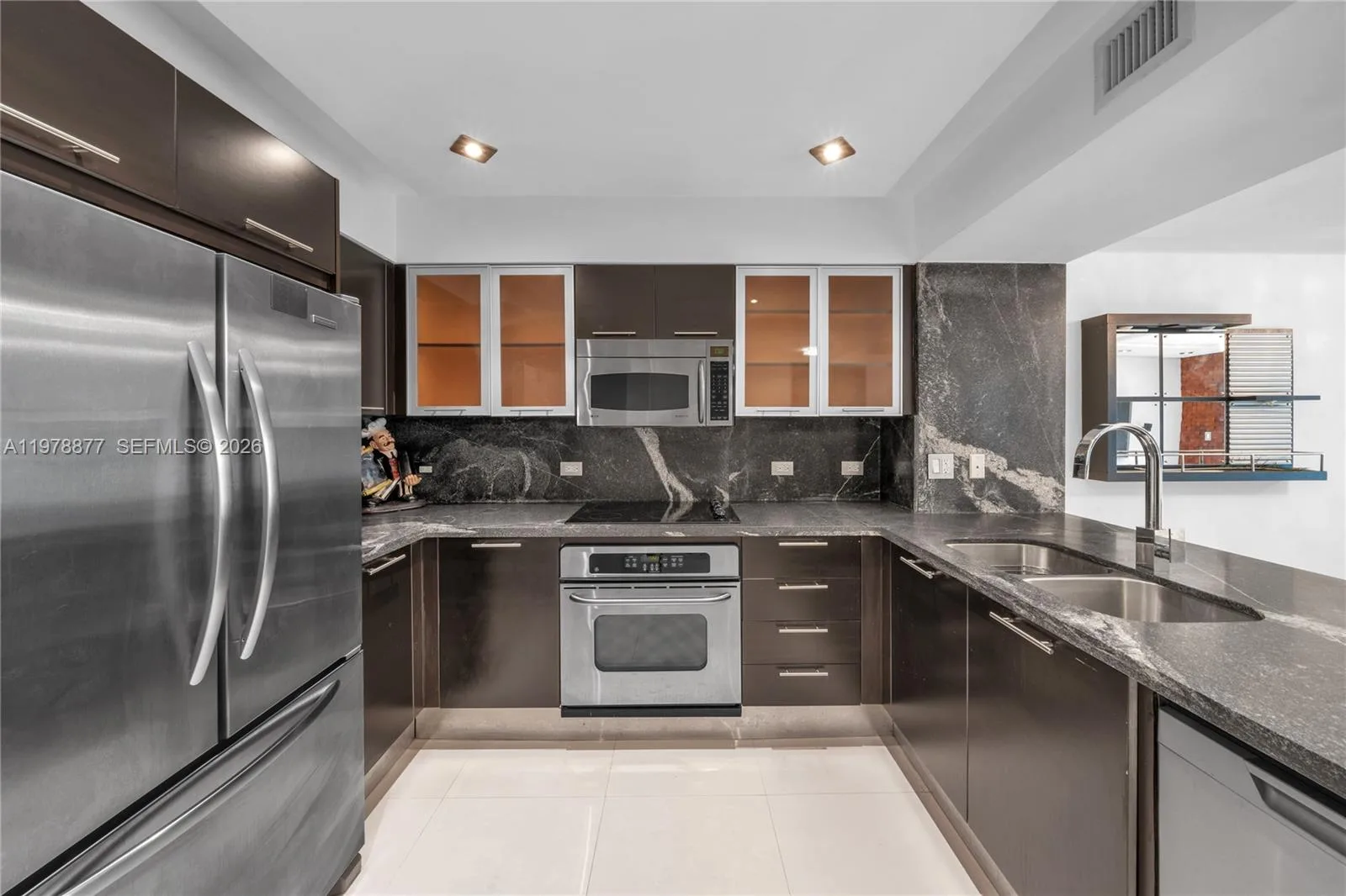 31 SE 5th St # 407, Miami, FL 33131 photo 4