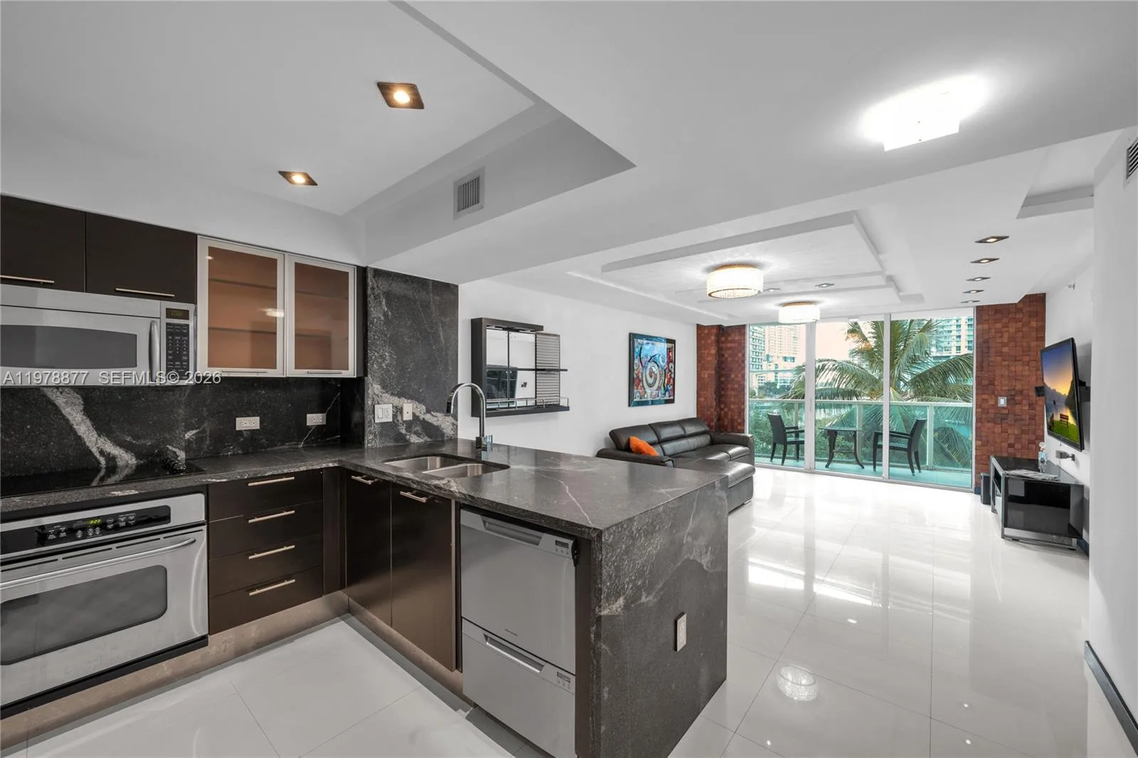31 SE 5th St # 407, Miami, FL 33131 photo 5