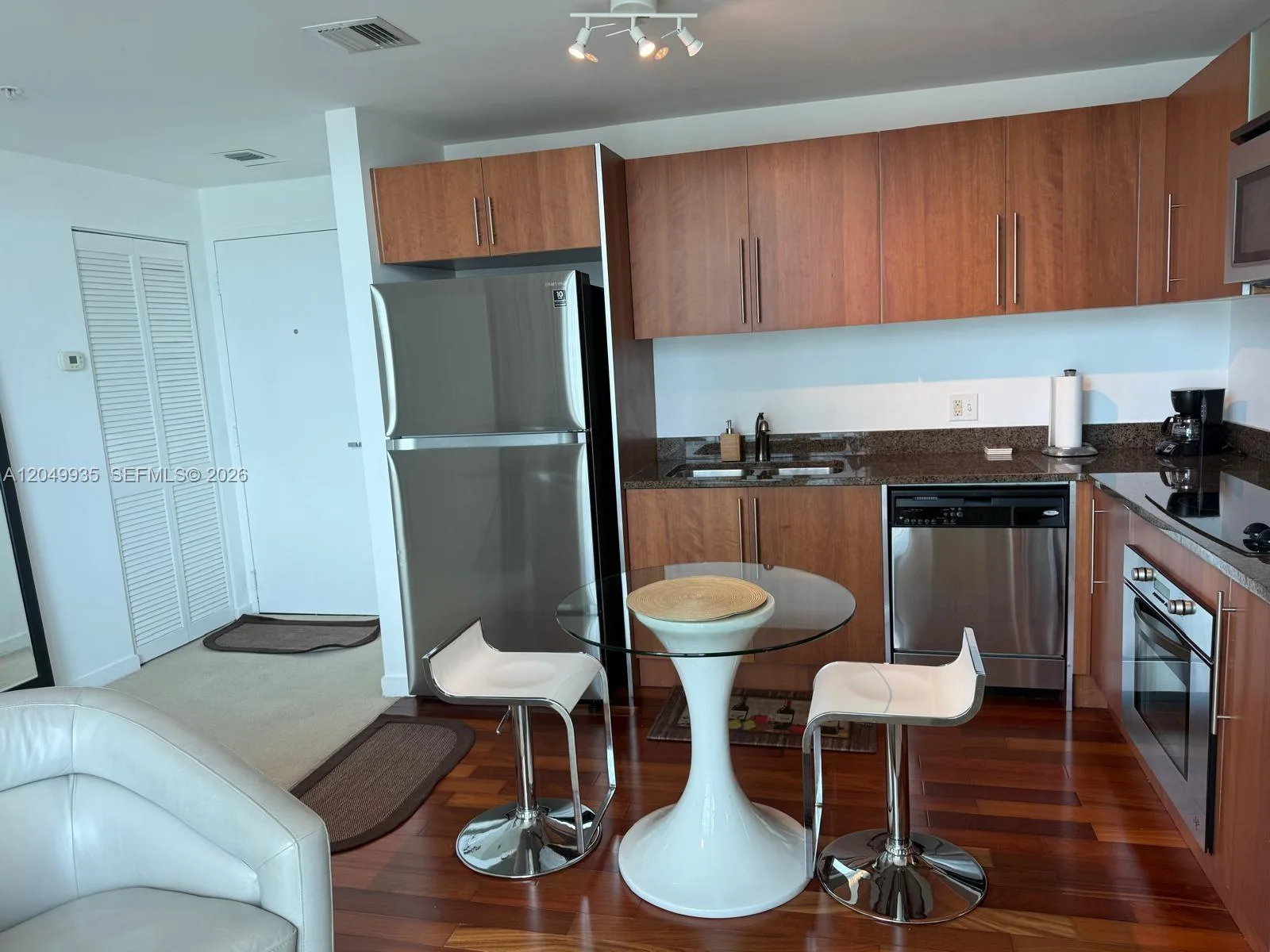300 S Biscayne Blvd # T-3703, Miami, FL 33131 photo 2
