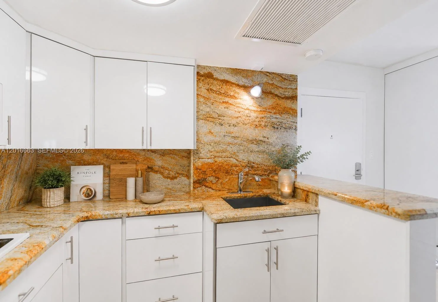 19201 Collins Ave # 609, Sunny Isles Beach, FL 33160 photo 3