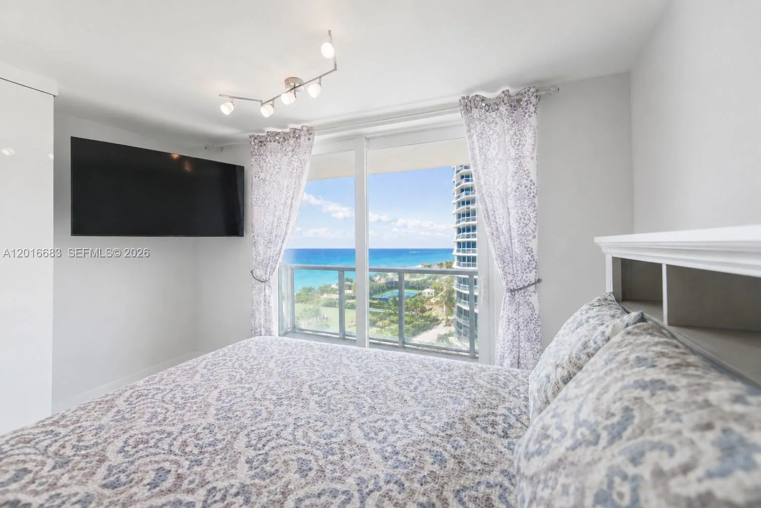 19201 Collins Ave # 609, Sunny Isles Beach, FL 33160 photo 4