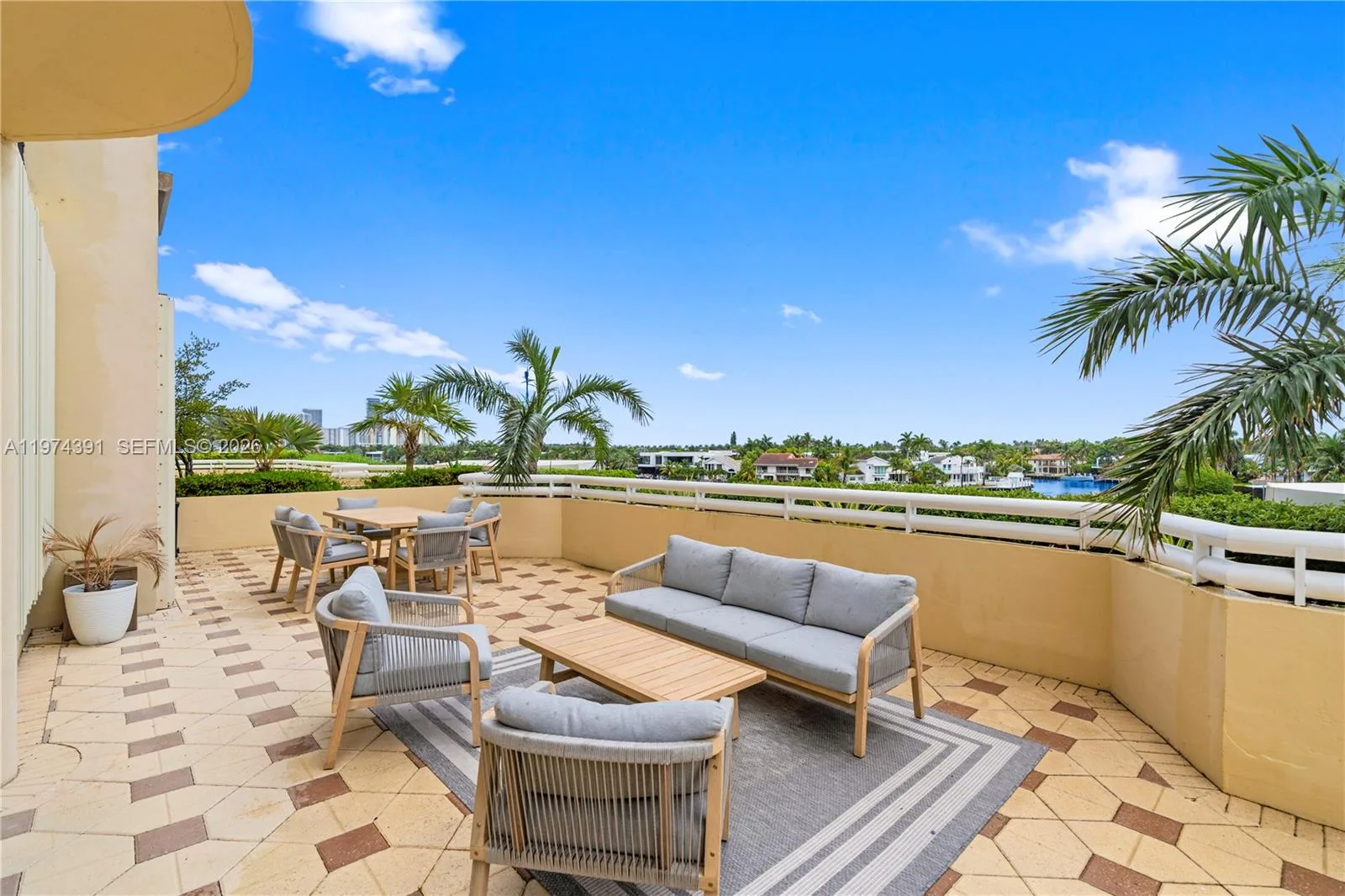 20191 E Country Club Dr # 407, Aventura, FL 33180