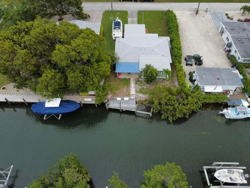1403 Grouper Dr, Marathon, FL 33050 photo 2