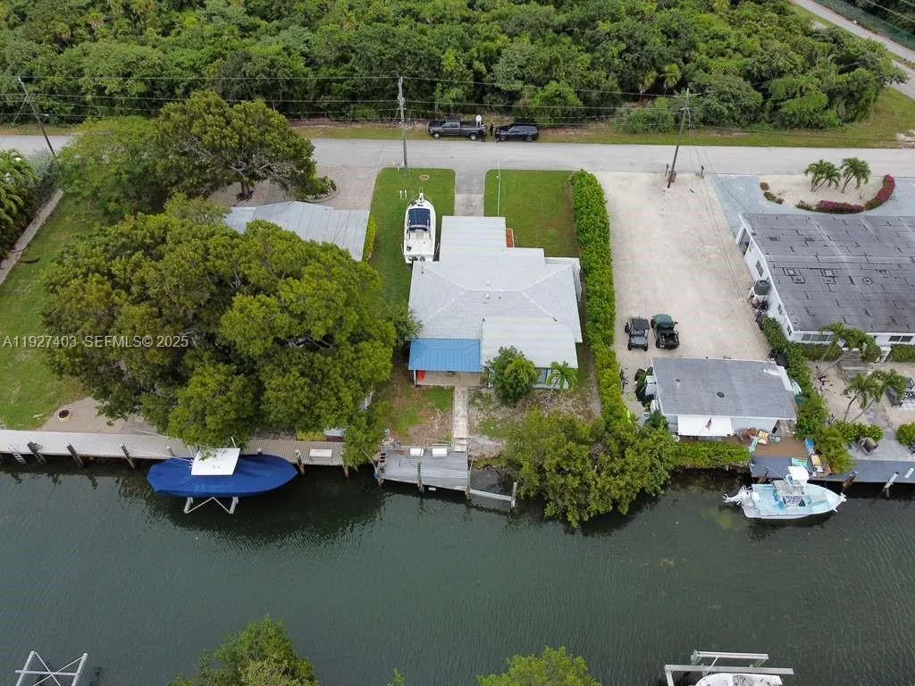 1403 Grouper Dr, Marathon, FL 33050 photo 3
