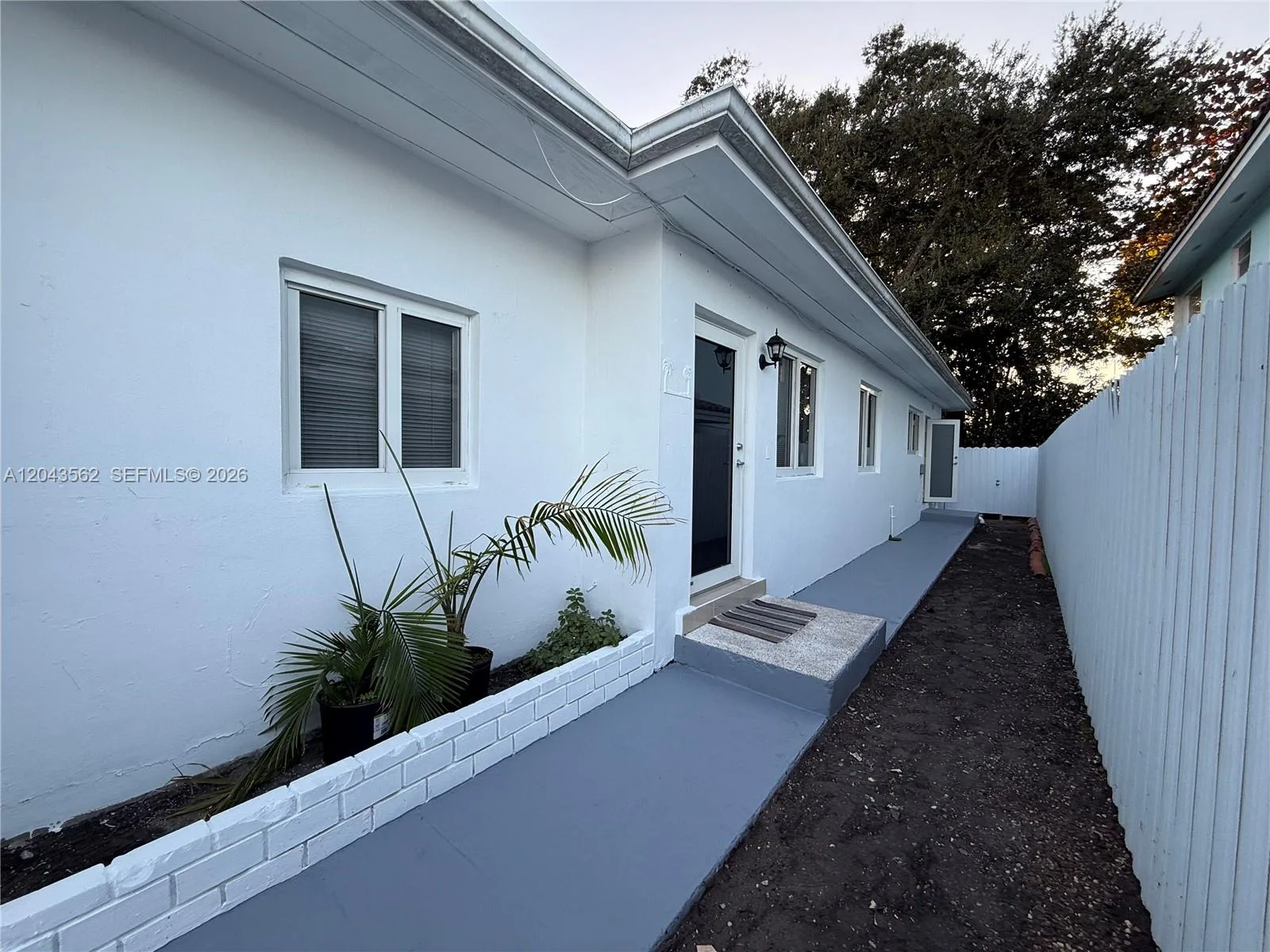1122 NW 32nd Ct # front, Miami, FL 33125