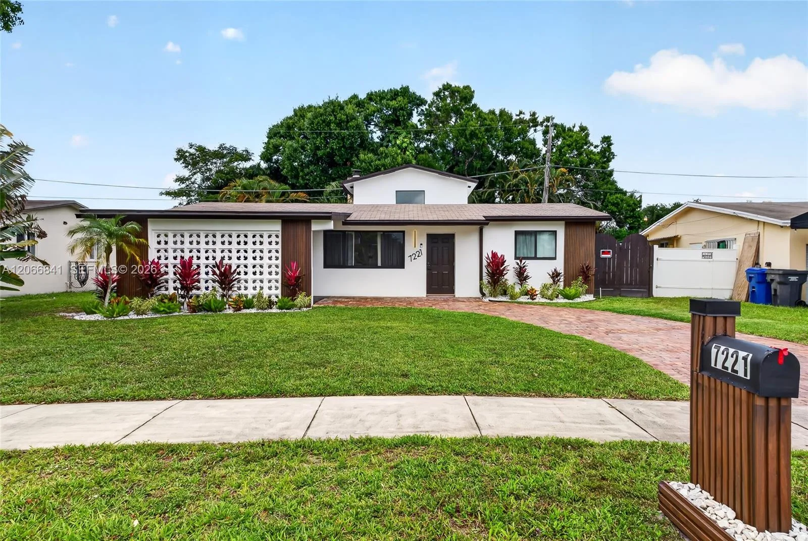 7221 Freedom St, Hollywood, FL 33024 photo 2