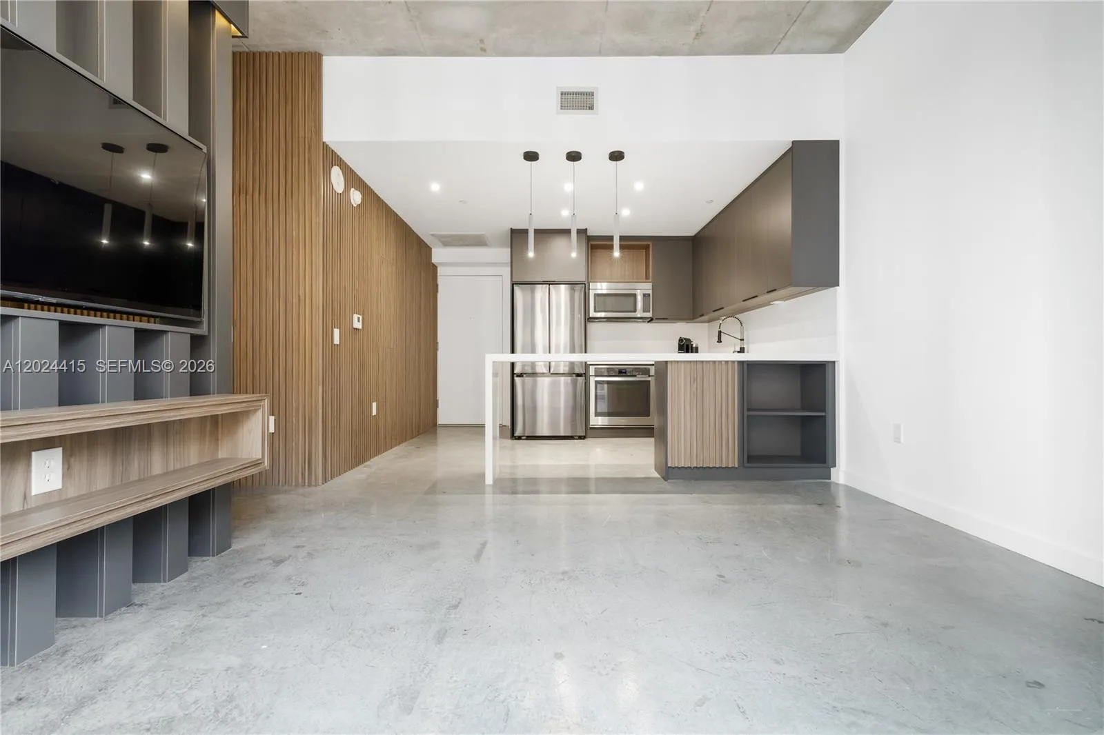 151 SE 1st St # 905, Miami, FL 33131 photo 2