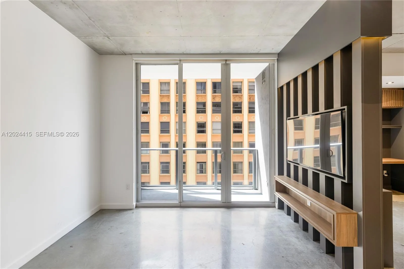 151 SE 1st St # 905, Miami, FL 33131 photo 3