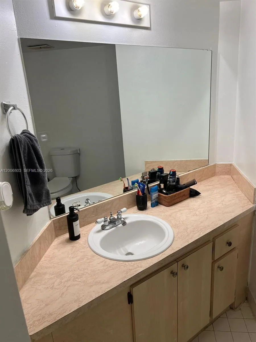 7125 NW 186th St # B502, Hialeah, FL 33015 photo 3
