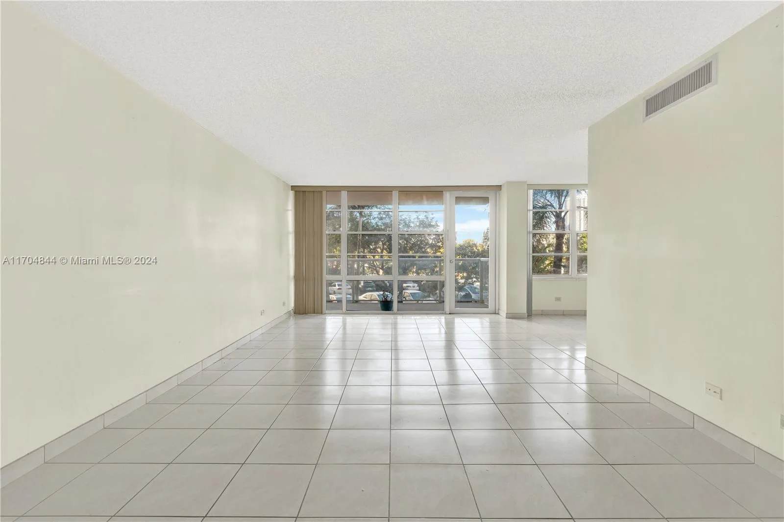 230 174th St # MO5, Sunny Isles Beach, FL 33160 photo 11