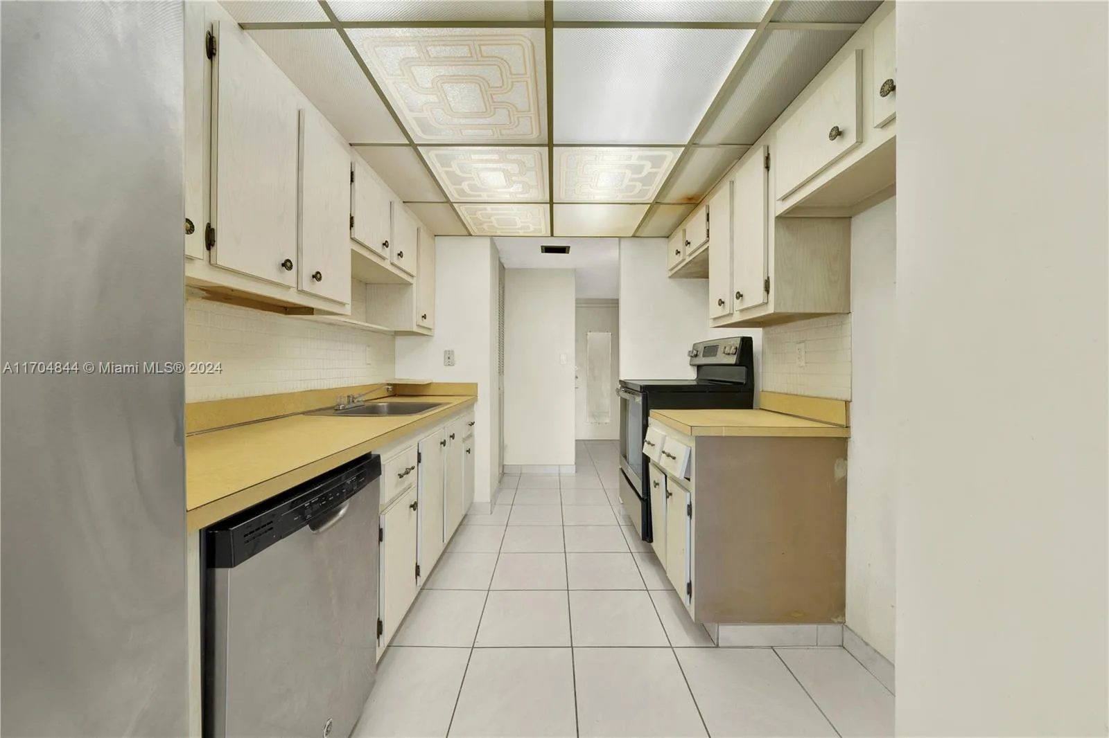 230 174th St # MO5, Sunny Isles Beach, FL 33160 photo 13