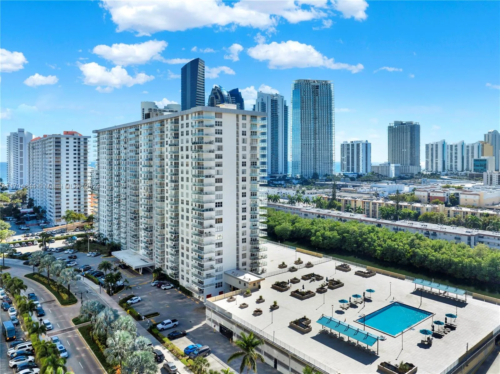 230 174th St # MO5, Sunny Isles Beach, FL 33160 photo 2