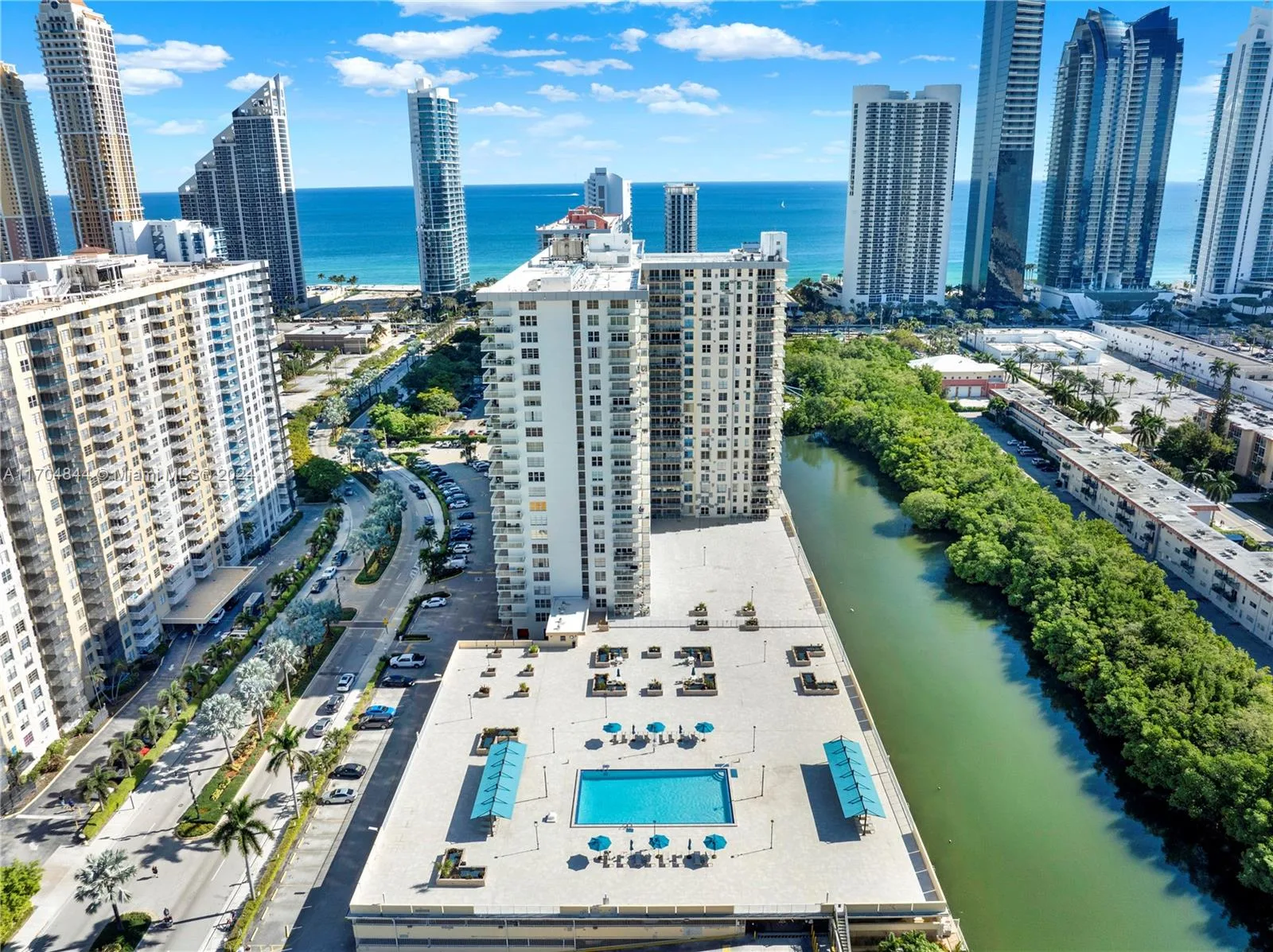 230 174th St # MO5, Sunny Isles Beach, FL 33160 photo 4