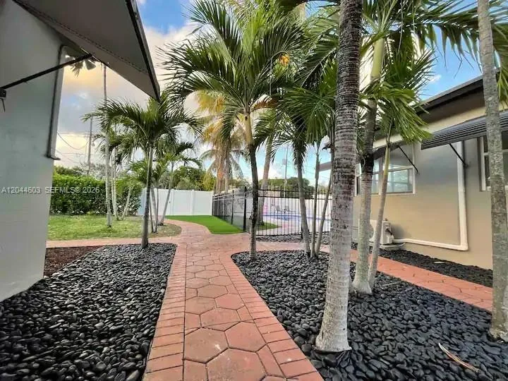 1925 Dewey St, Hollywood, FL 33020 photo 10