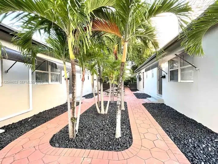 1925 Dewey St, Hollywood, FL 33020 photo 2