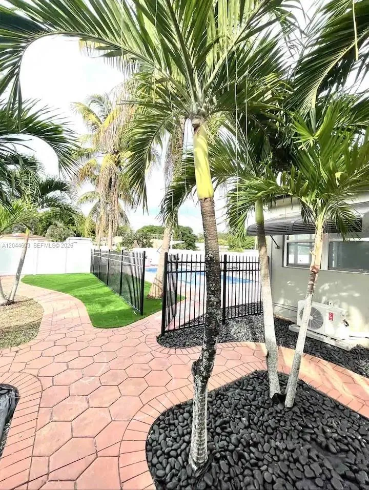 1925 Dewey St, Hollywood, FL 33020 photo 9