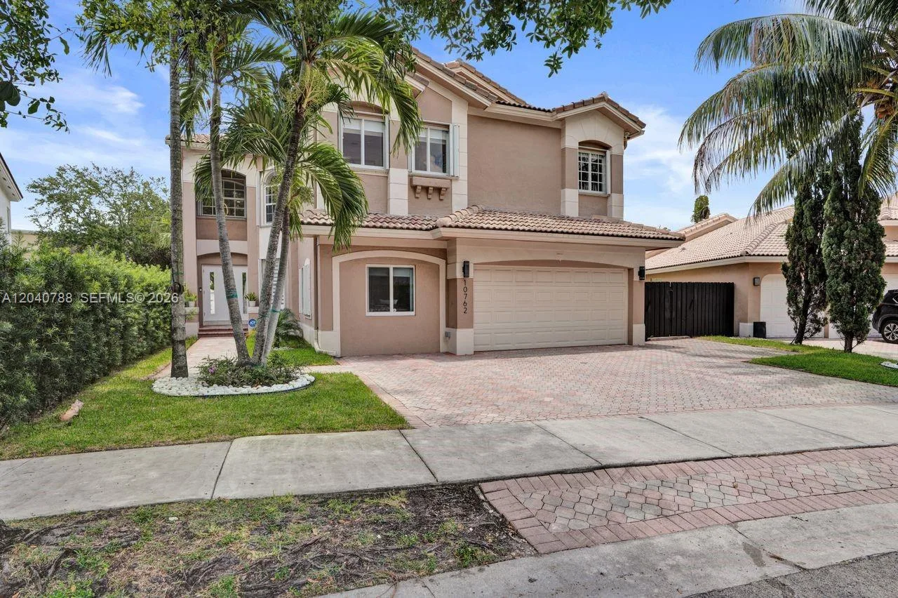 10762 NW 71st St, Doral, FL 33178