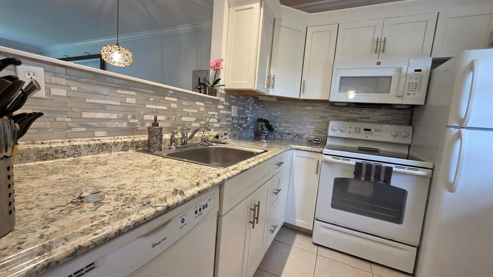 5161 W Oakland Park Boulevard # 206, Lauderdale Lakes, FL 33313