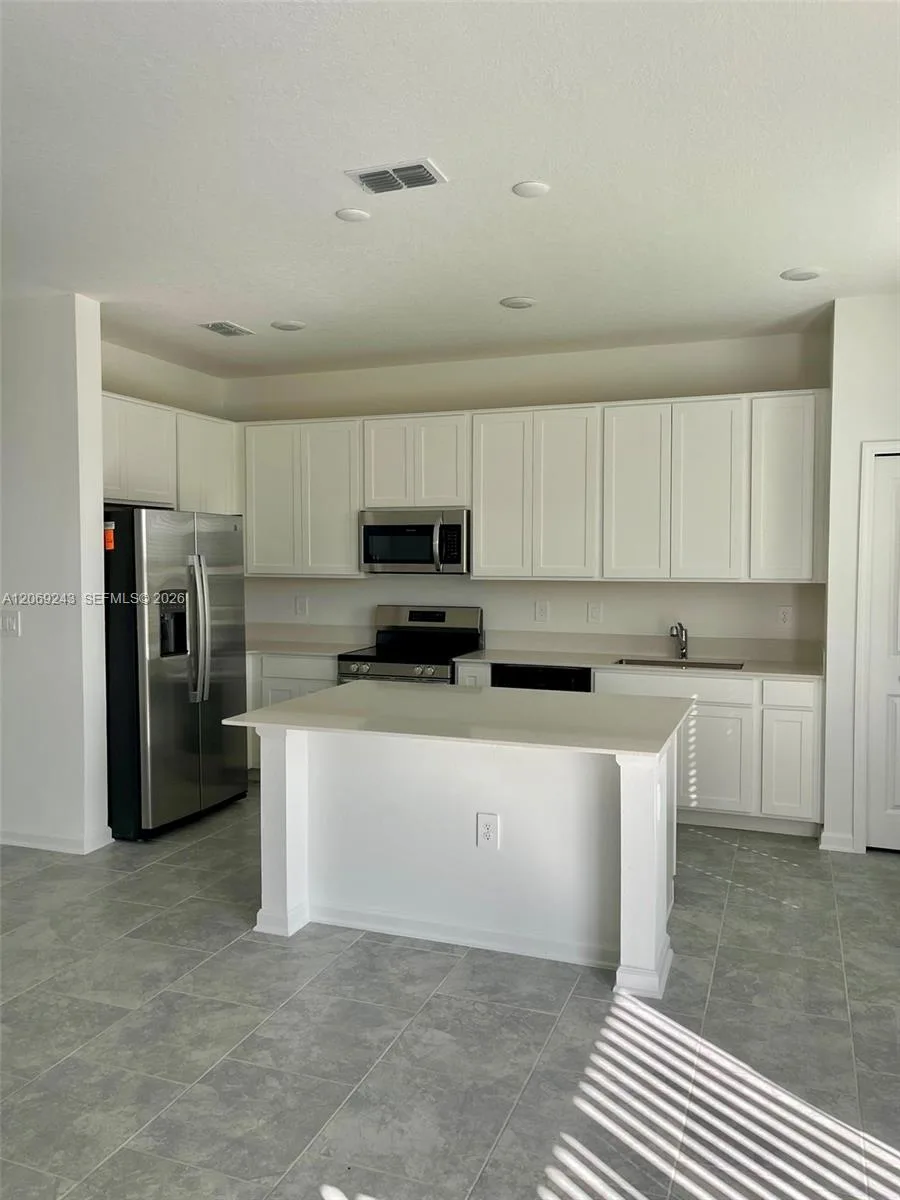 2837 Pierr, Davenport, FL 33837 photo 9