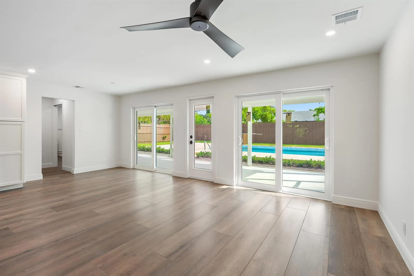109 E RIVERSIDE Drive, Jupiter, FL 33469 photo 12