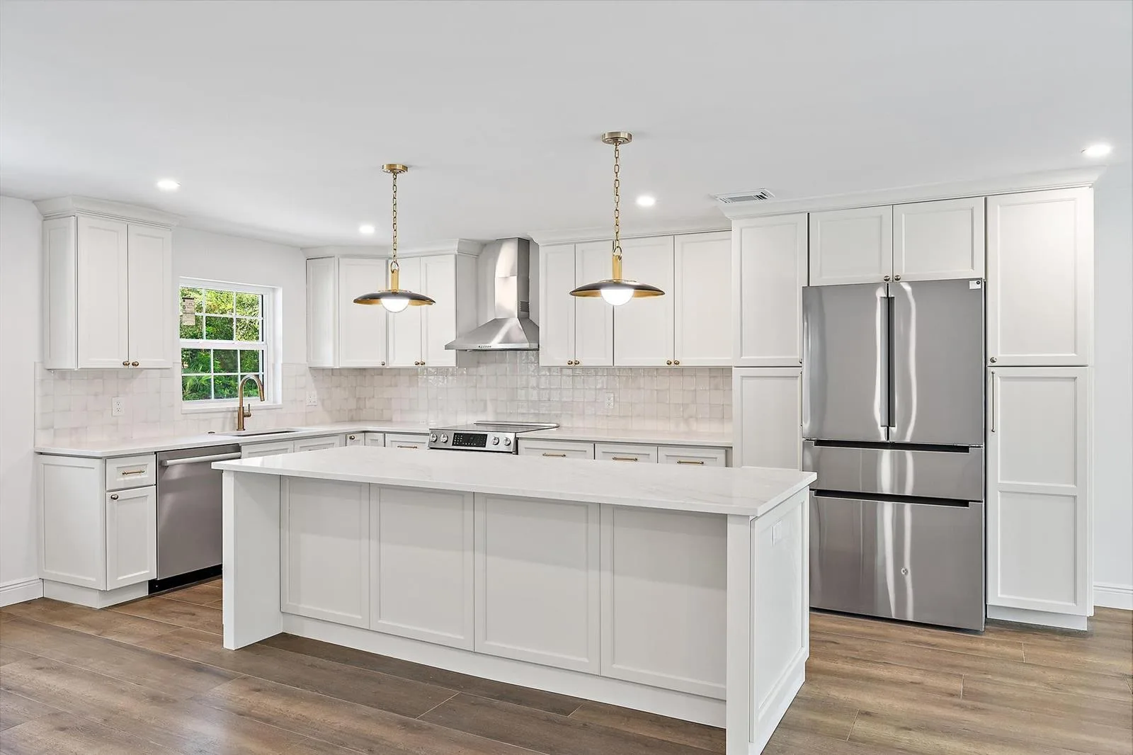 109 E RIVERSIDE Drive, Jupiter, FL 33469 photo 8