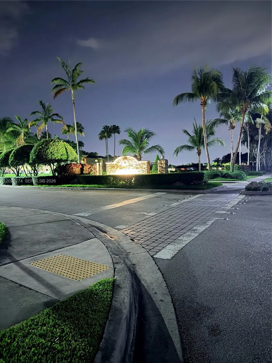 995 NE 34th Ave # 201, Homestead, FL 33033