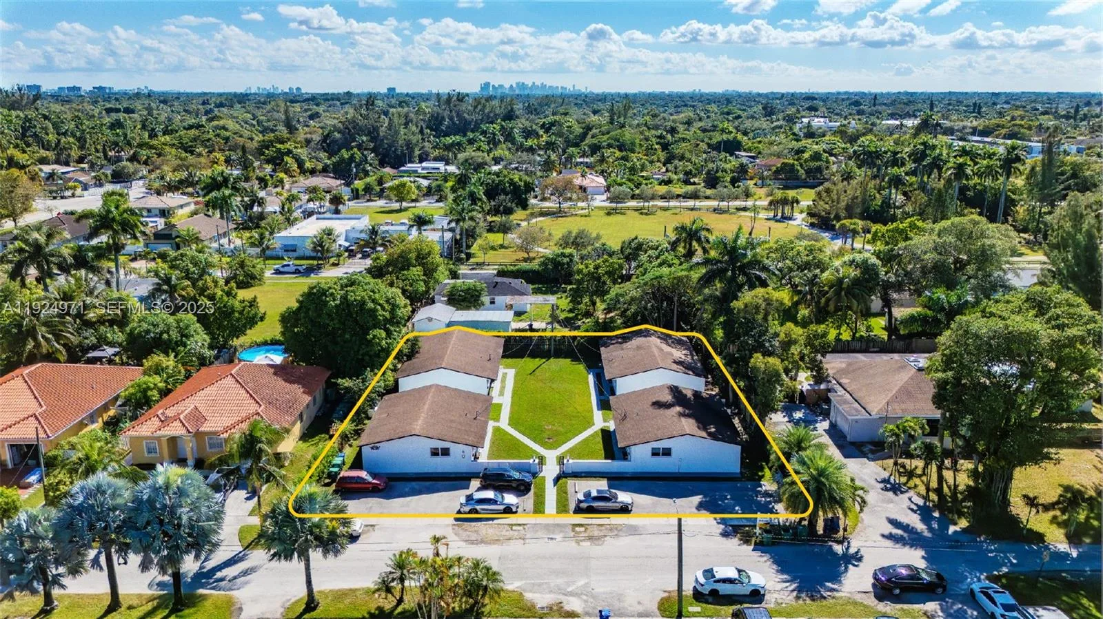 60 NW 161st St, Miami, FL 33169