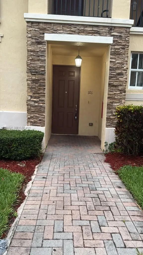 1398 NE 33rd Ave # 101-25, Homestead, FL 33033 photo 2