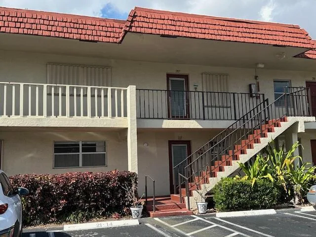 21 Abbey Lane # 107, Delray Beach, FL 33446