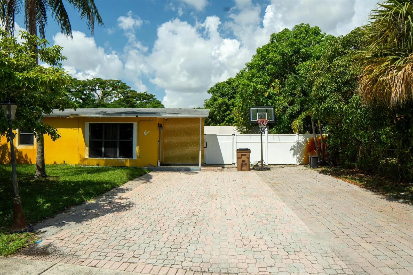4731 NE 2ND, Deerfield Beach, FL 33064