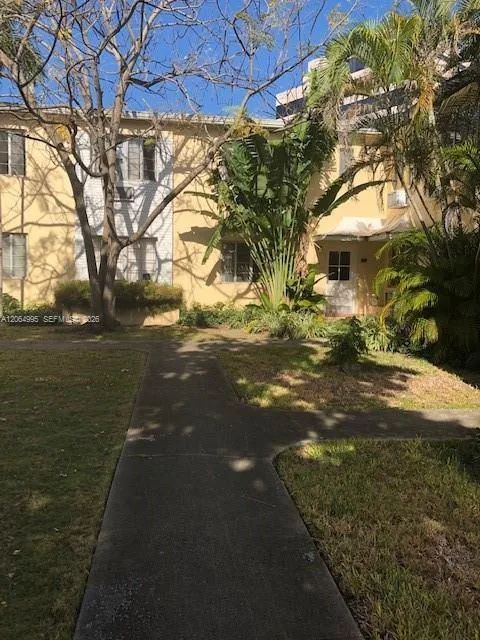 1010 E Ponce De Leon Blvd # 3, Coral Gables, FL 33134