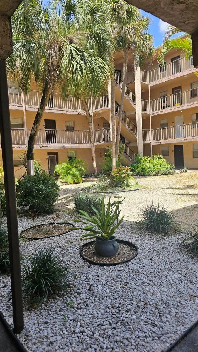2840 Somerset Drive # 418m, Lauderdale Lakes, FL 33311