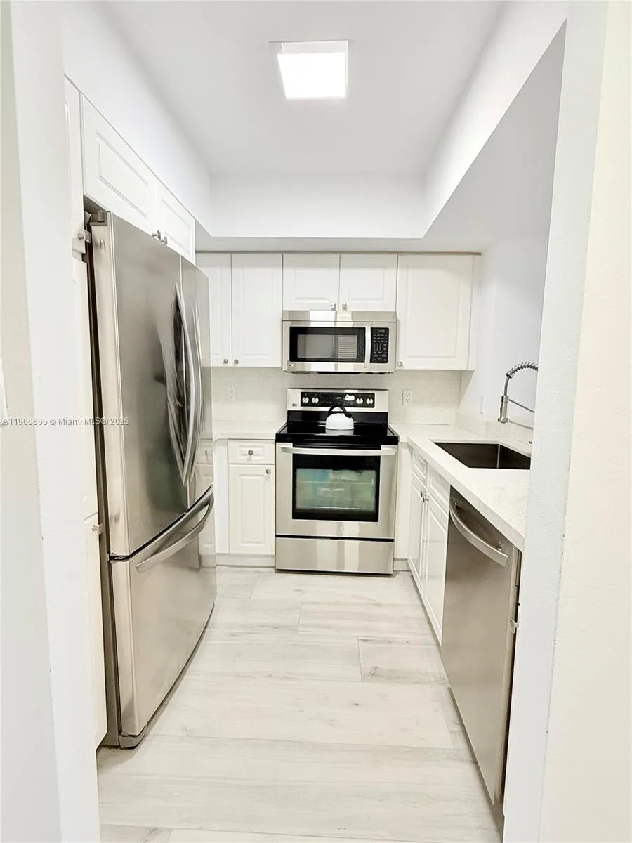 1800 Sunset Harbour Dr # 2005, Miami Beach, FL 33139 photo 8