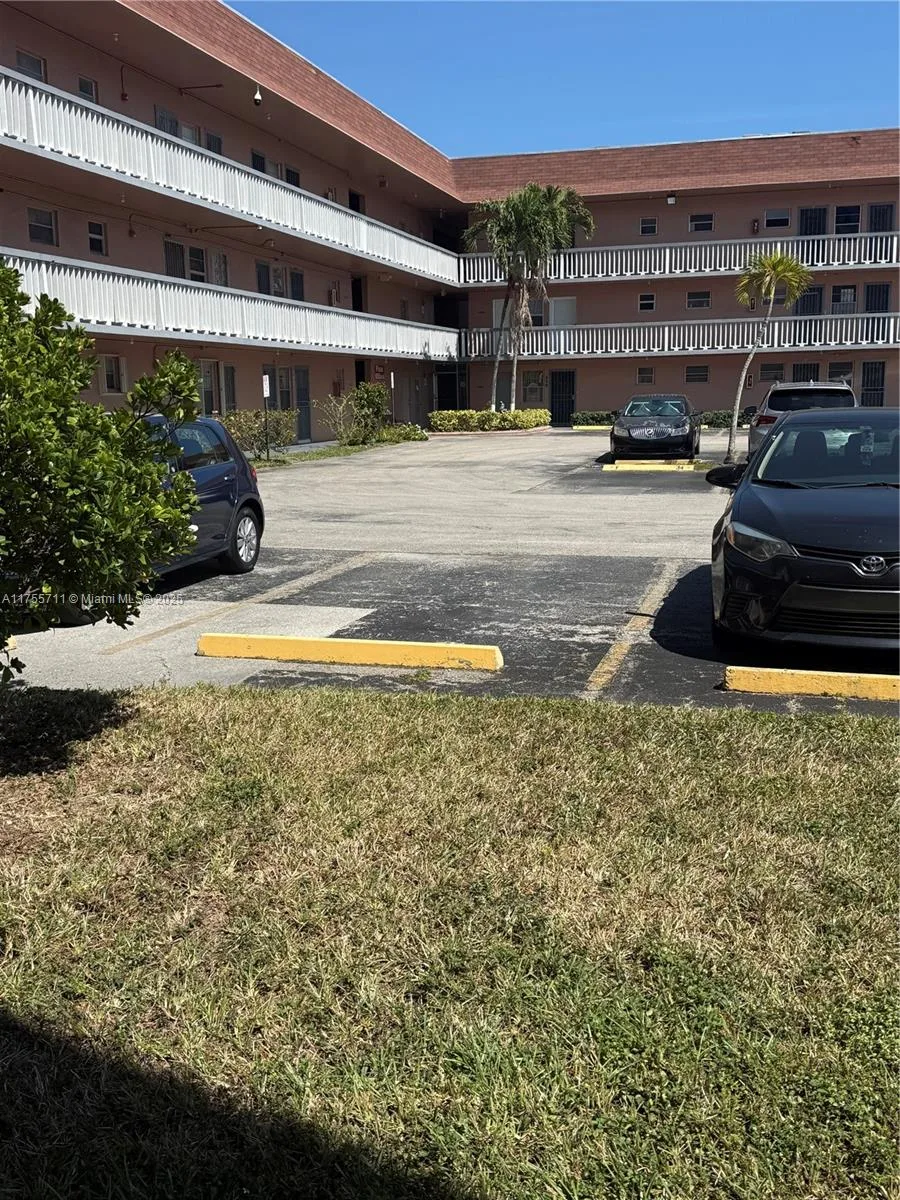 18555 NE 14th Ave # 502-B, Miami, FL 33179 photo 2