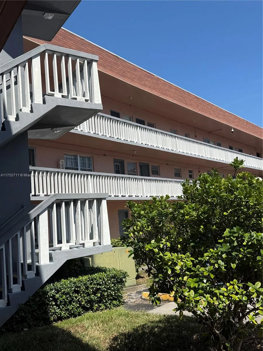 18555 NE 14th Ave # 502-B, Miami, FL 33179 photo 3