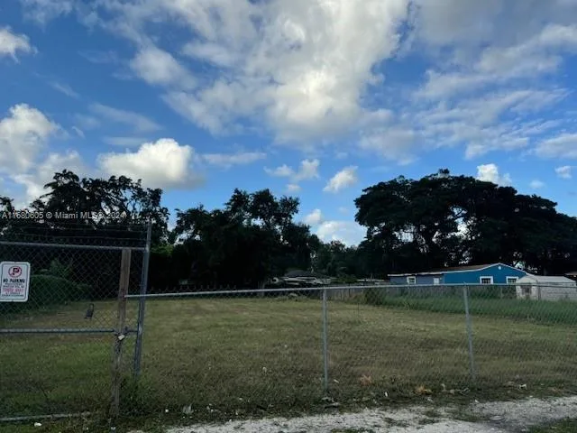24xx NW 55 St, Miami, FL 33142