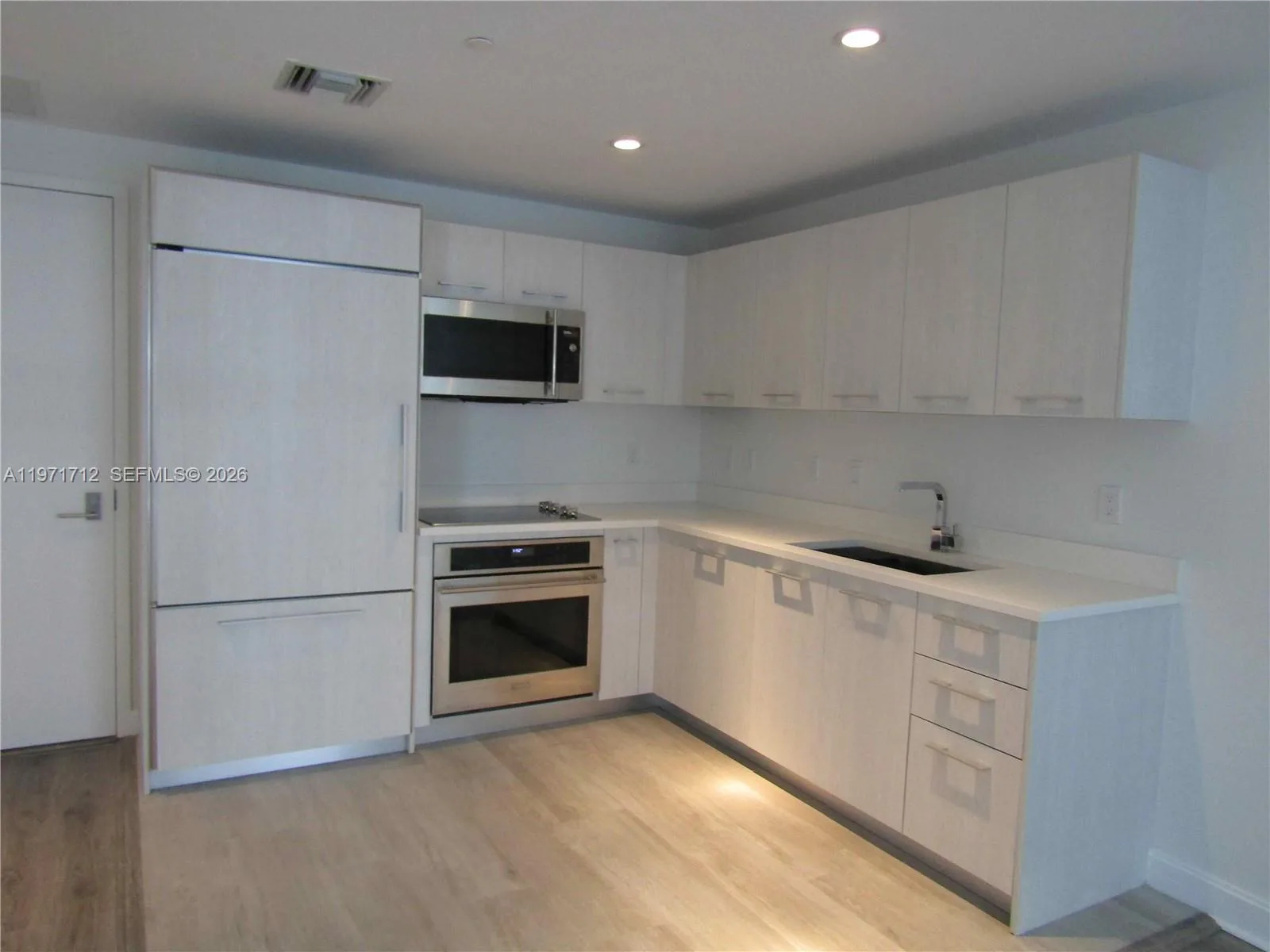 45 SW 9th St # 2807, Miami, FL 33130