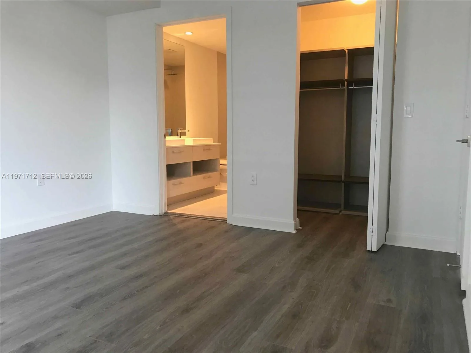 45 SW 9th St # 2807, Miami, FL 33130 photo 11