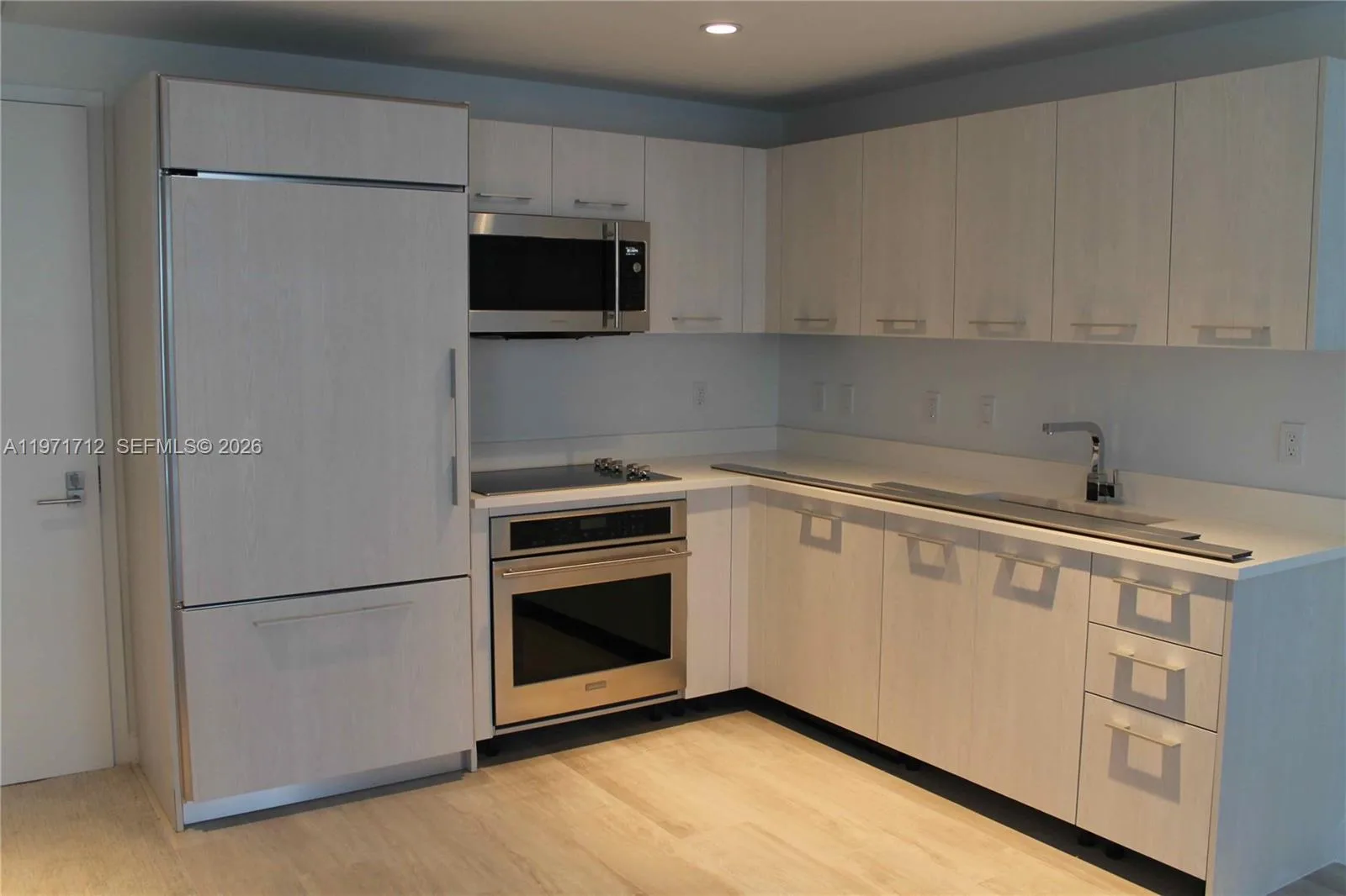 45 SW 9th St # 2807, Miami, FL 33130 photo 2