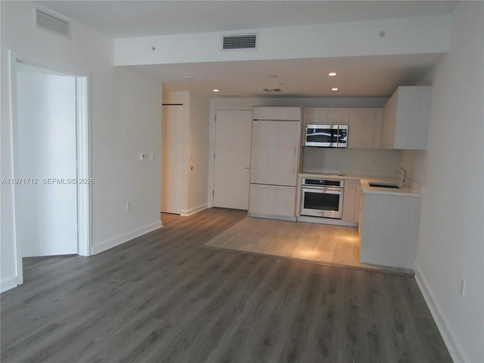 45 SW 9th St # 2807, Miami, FL 33130 photo 3