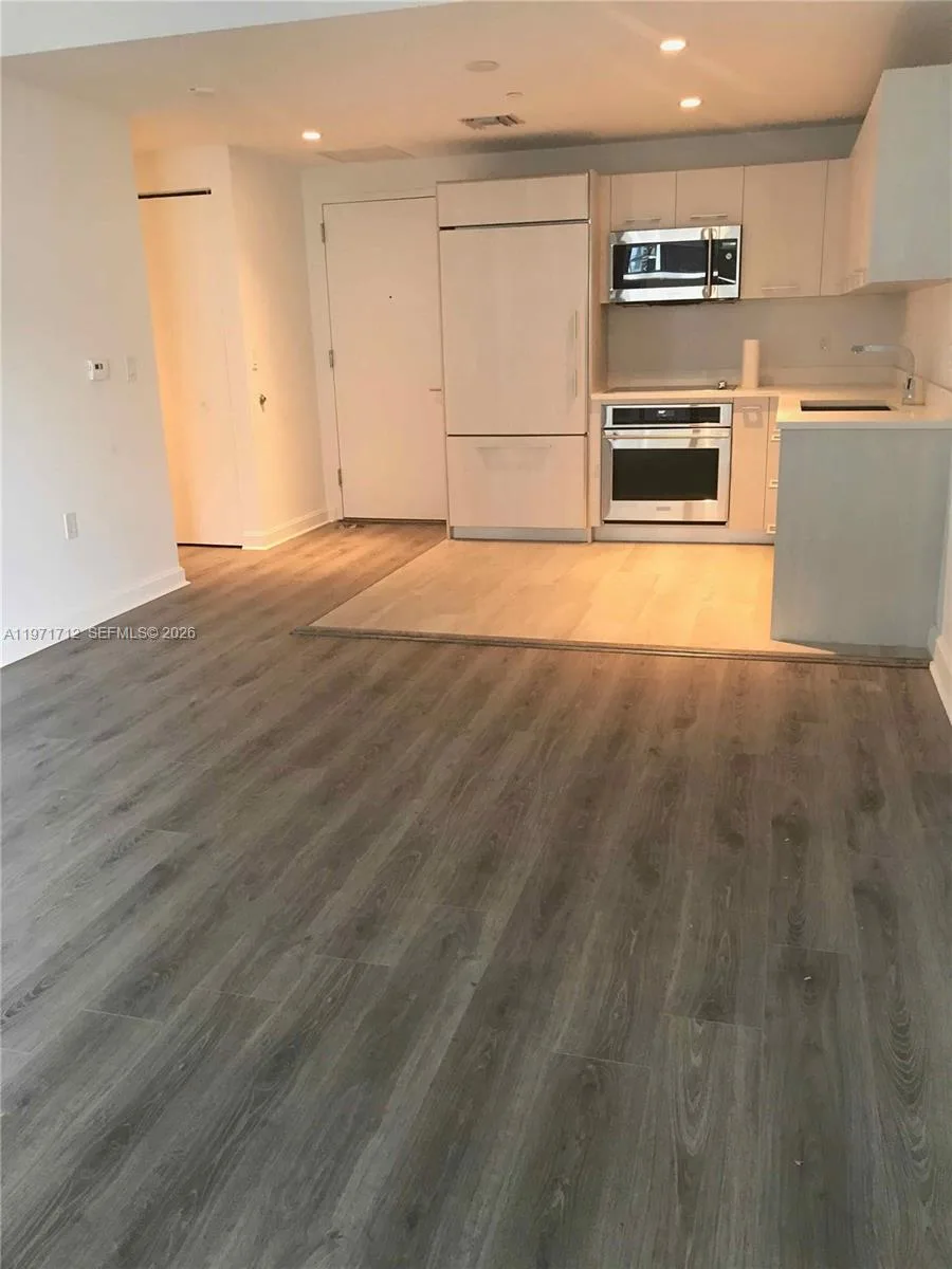 45 SW 9th St # 2807, Miami, FL 33130 photo 4