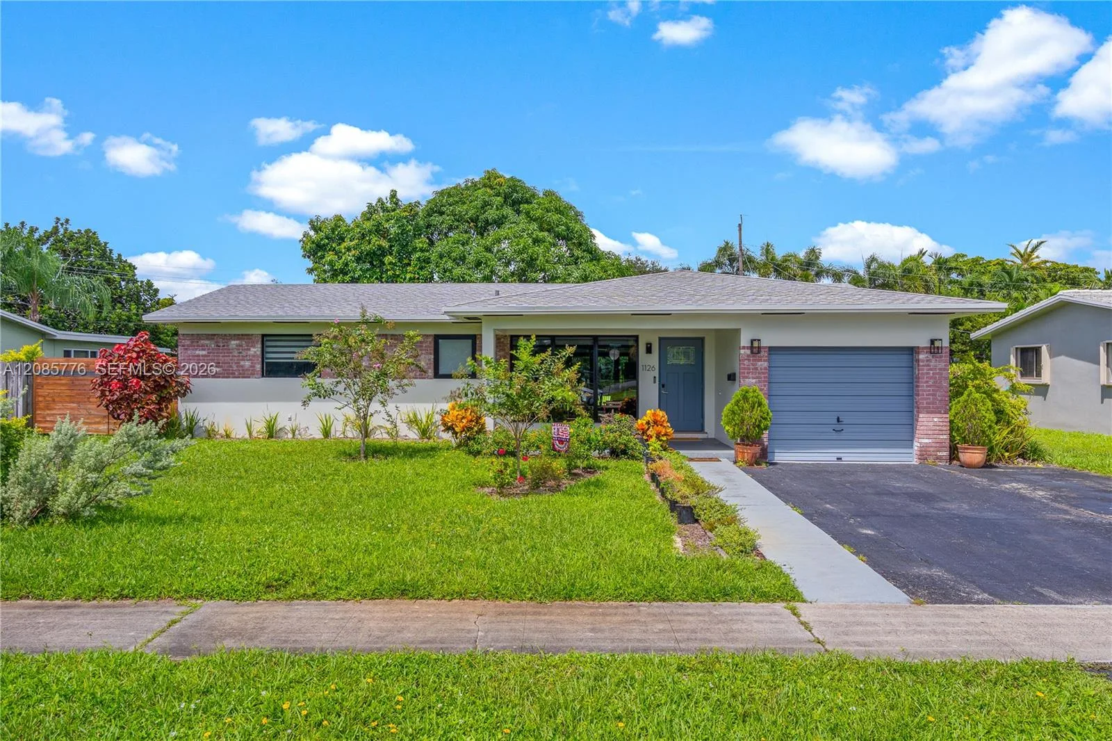 1126 E Hawthorne Cir, Hollywood, FL 33021