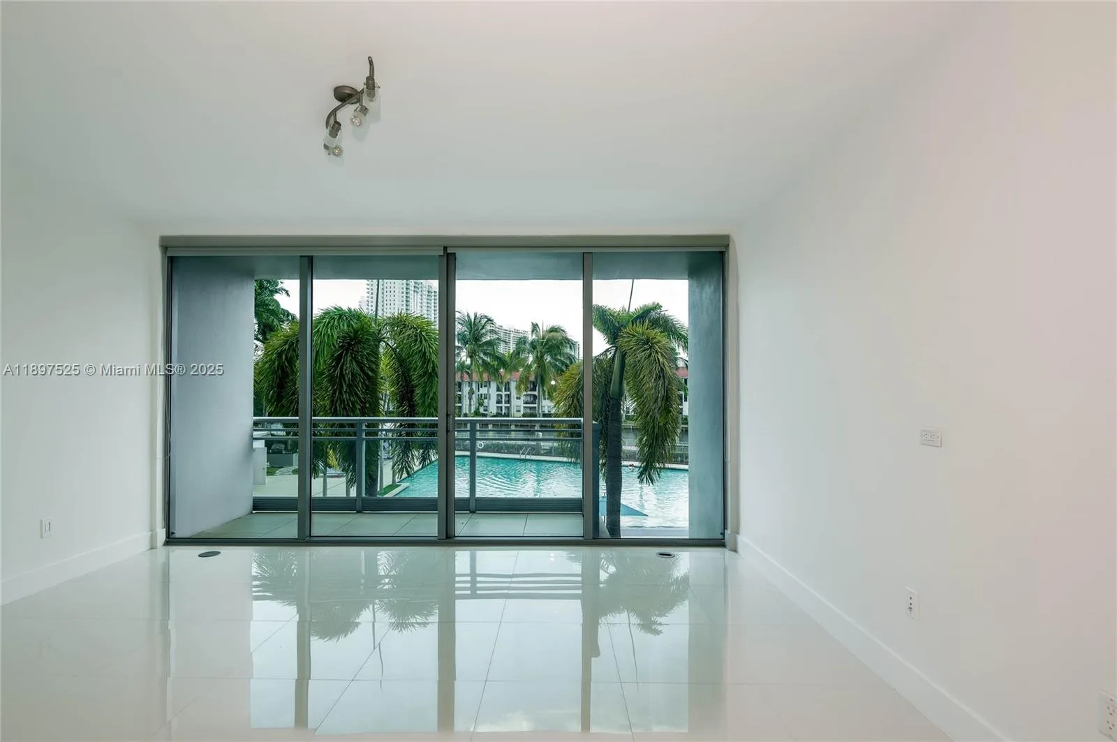 2950 NE 188th St # 143, Aventura, FL 33180