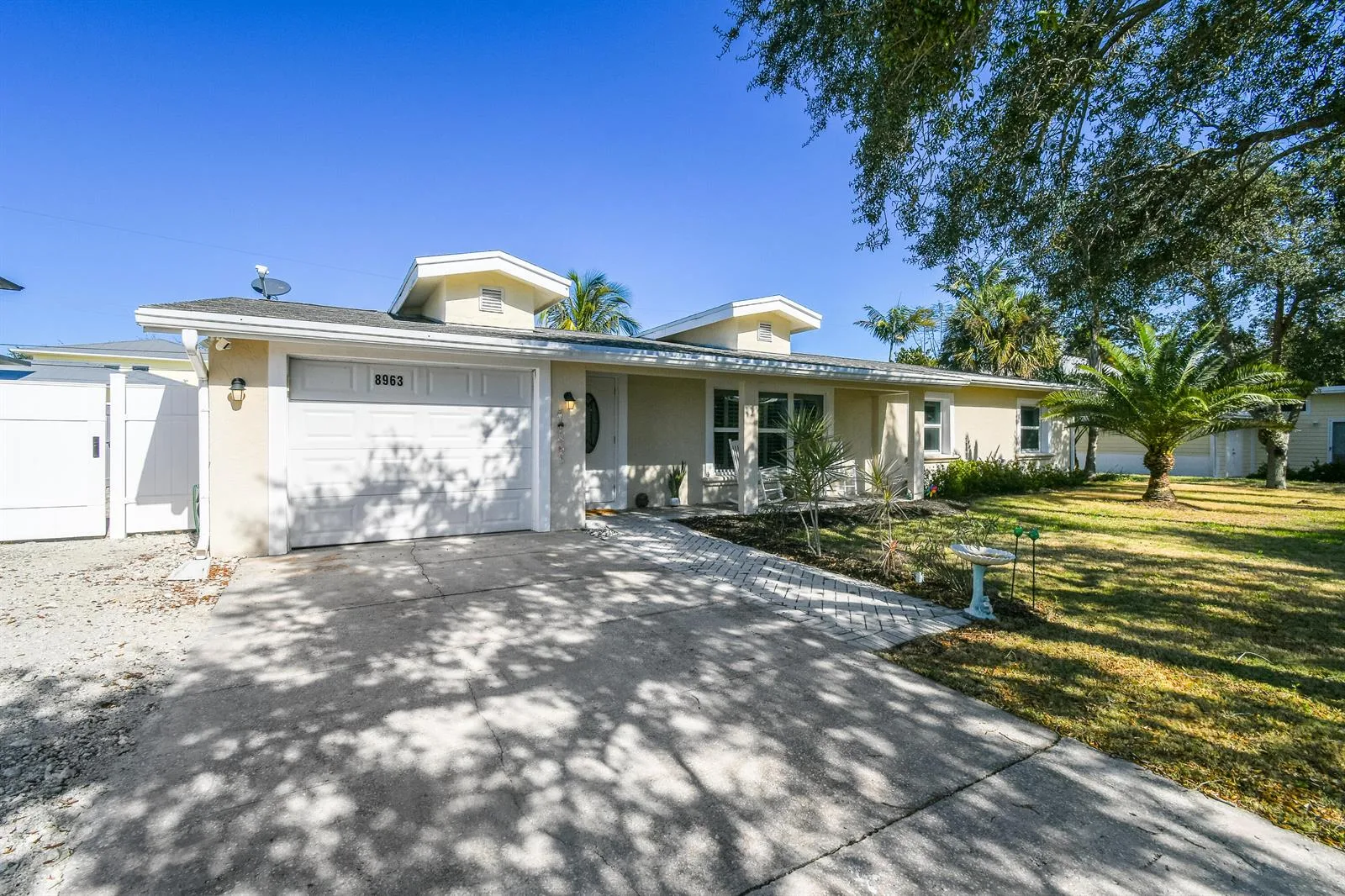 8963 SE Ceres Street, Hobe Sound, FL 33455 photo 2