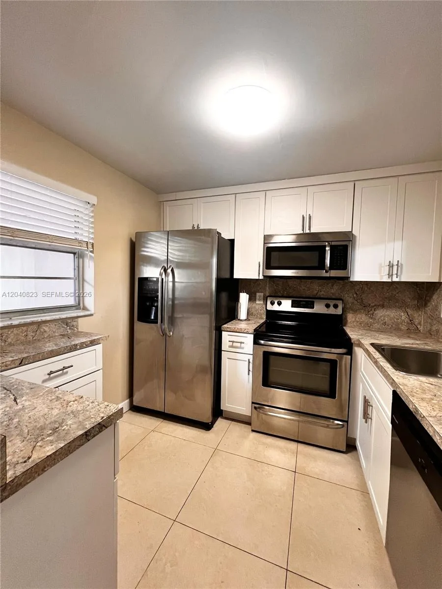 9235 Lagoon Pl # 109, Davie, FL 33324