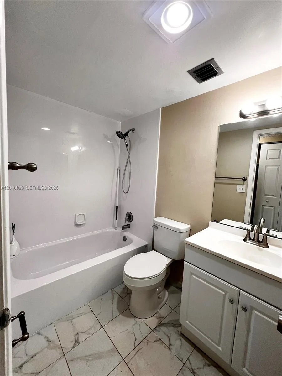 9235 Lagoon Pl # 109, Davie, FL 33324 photo 9